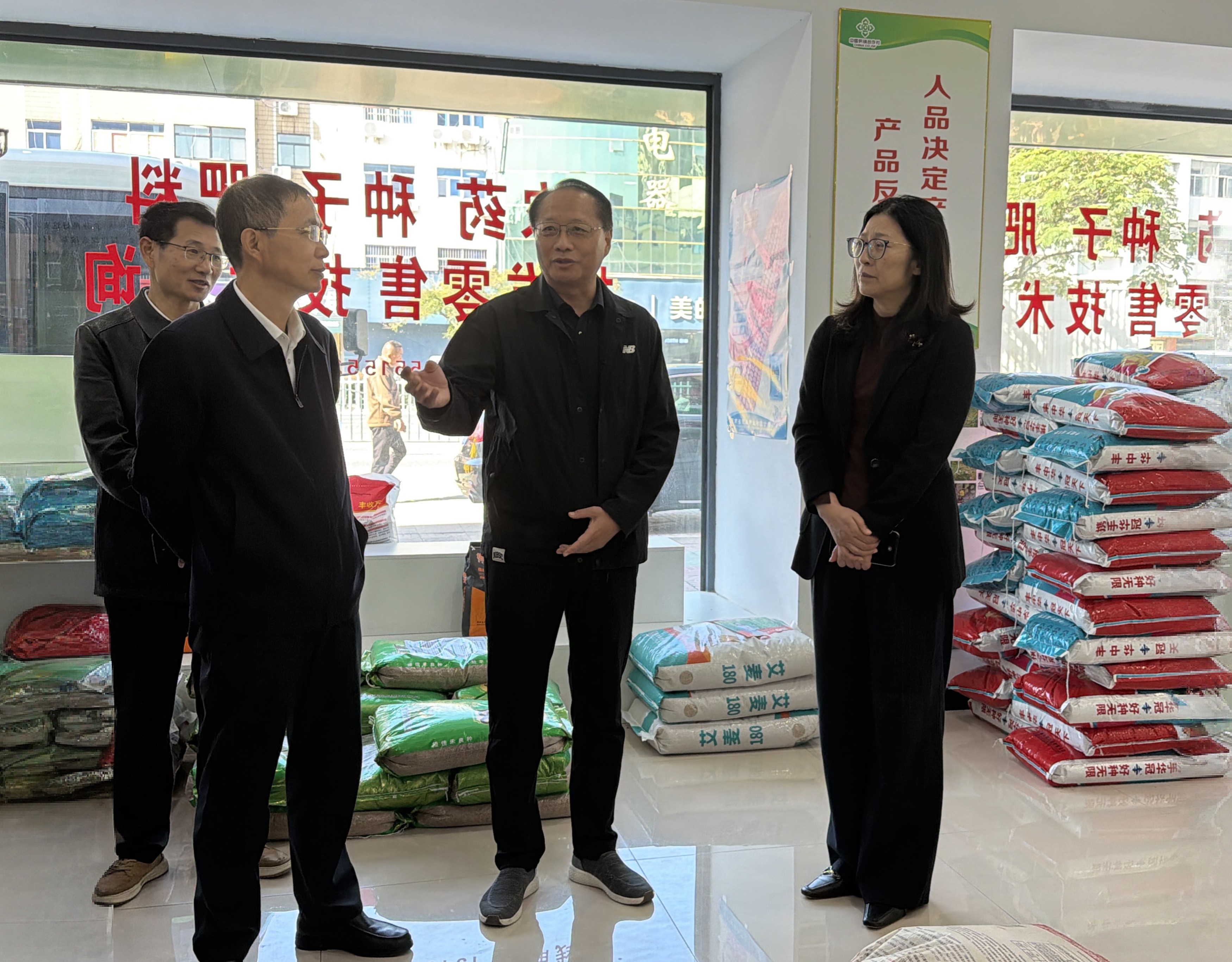 市政协专题视察供销助农工作